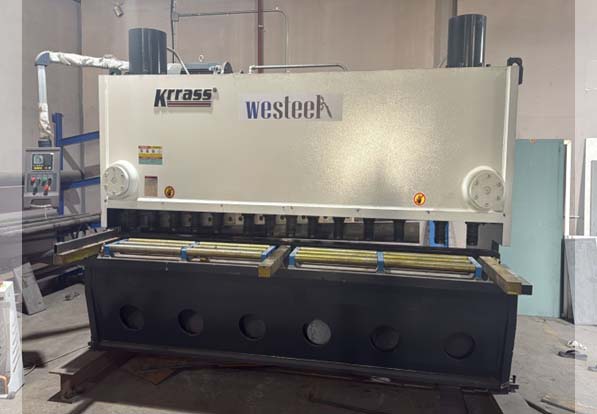 CNC HYDRAULIC GUILLOTINE SHEARING MACHINE